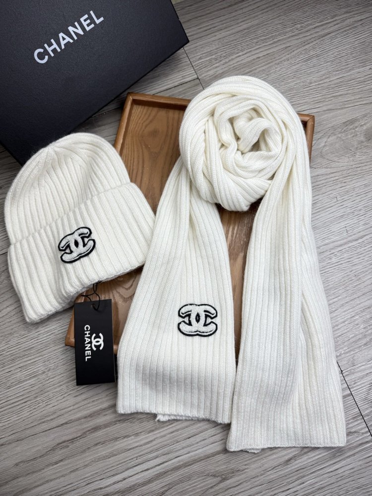 Комплект шерстяные шапка и шарф фото 6