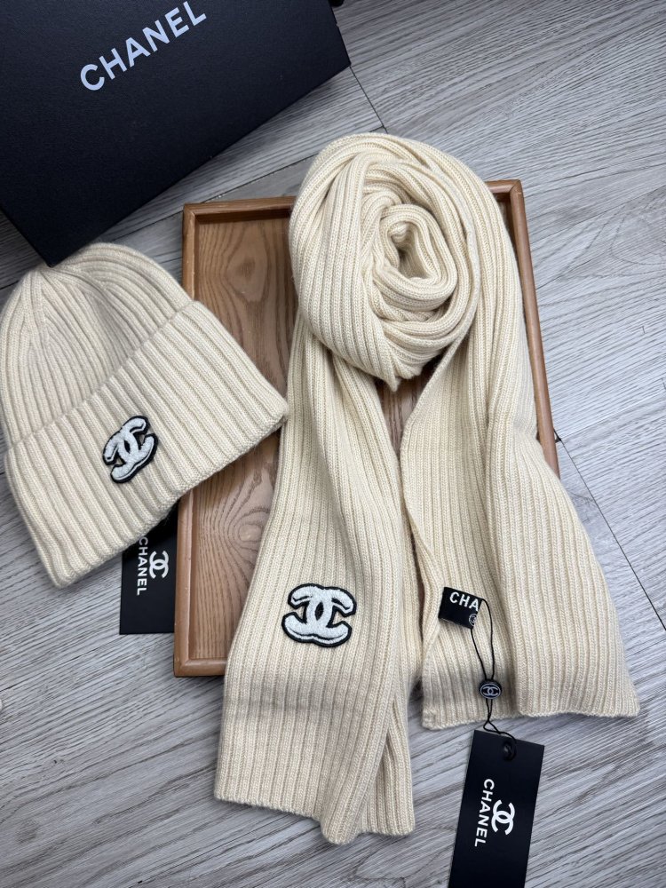 Комплект шерстяные шапка и шарф фото 6