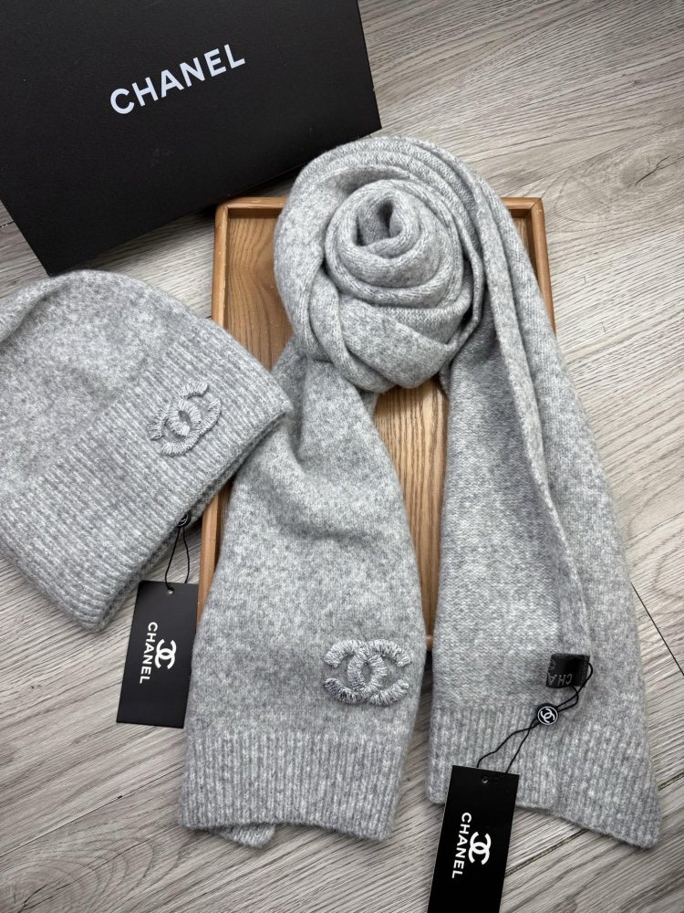 Комплект шерстяные шапка и шарф фото 6