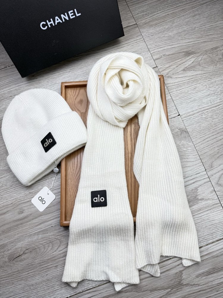 Комплект шерстяные шапка и шарф фото 6