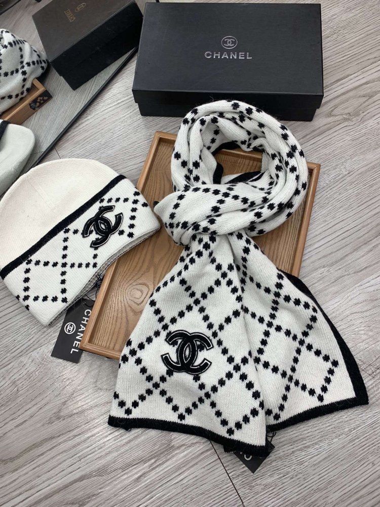 Комплект шерстяные шапка и шарф фото 6