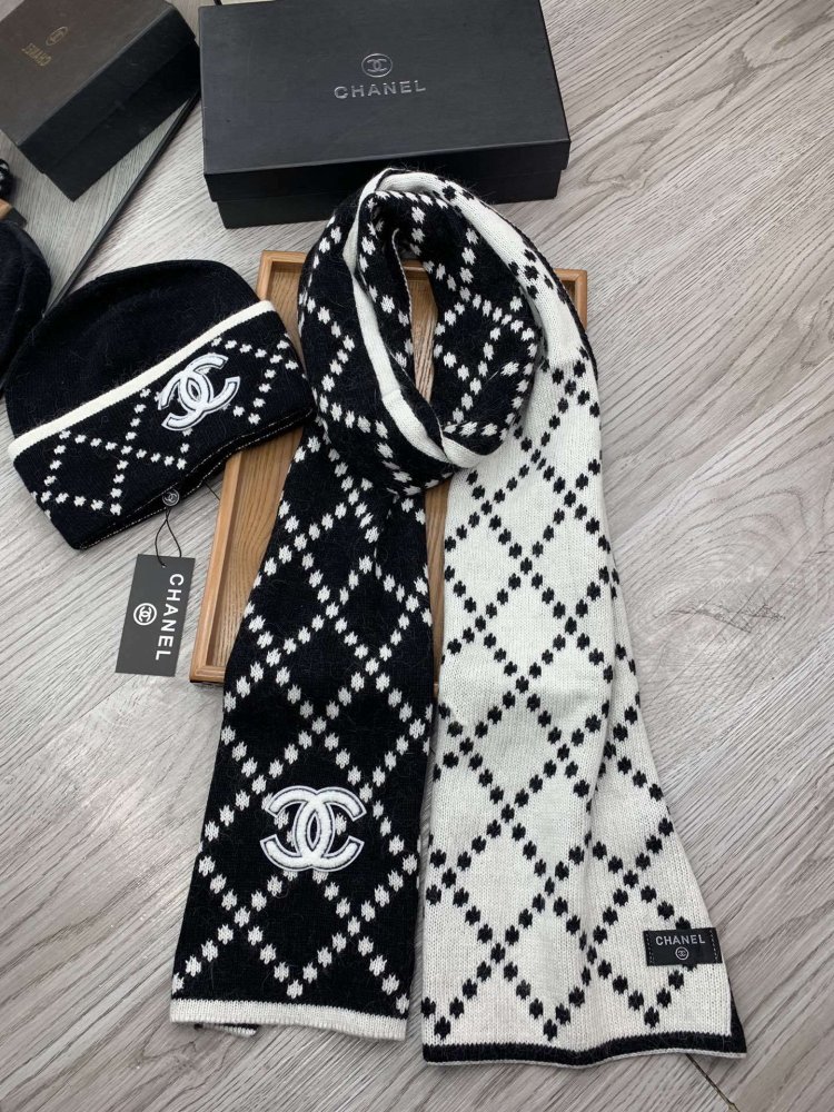 Комплект шерстяные шапка и шарф фото 6