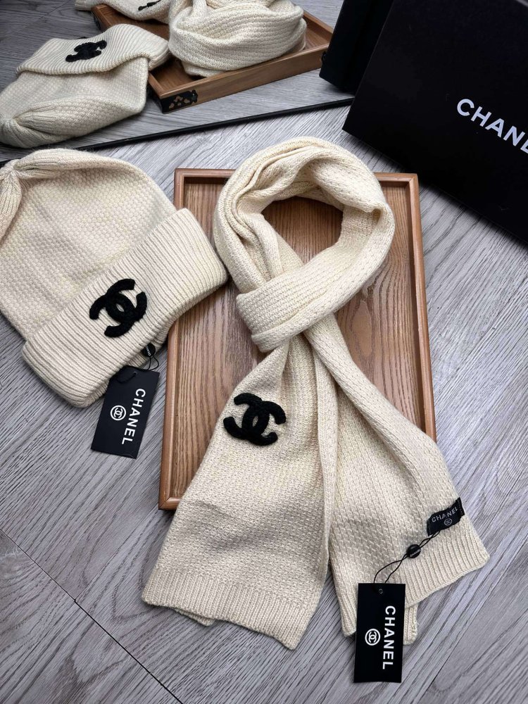 Комплект шерстяные шапка и шарф фото 6