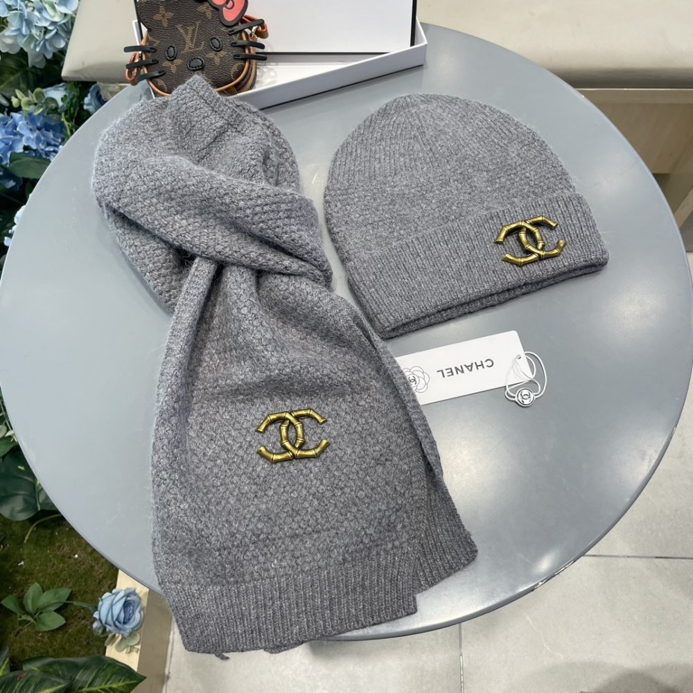 Комплект шерстяные шапка и шарф фото 6