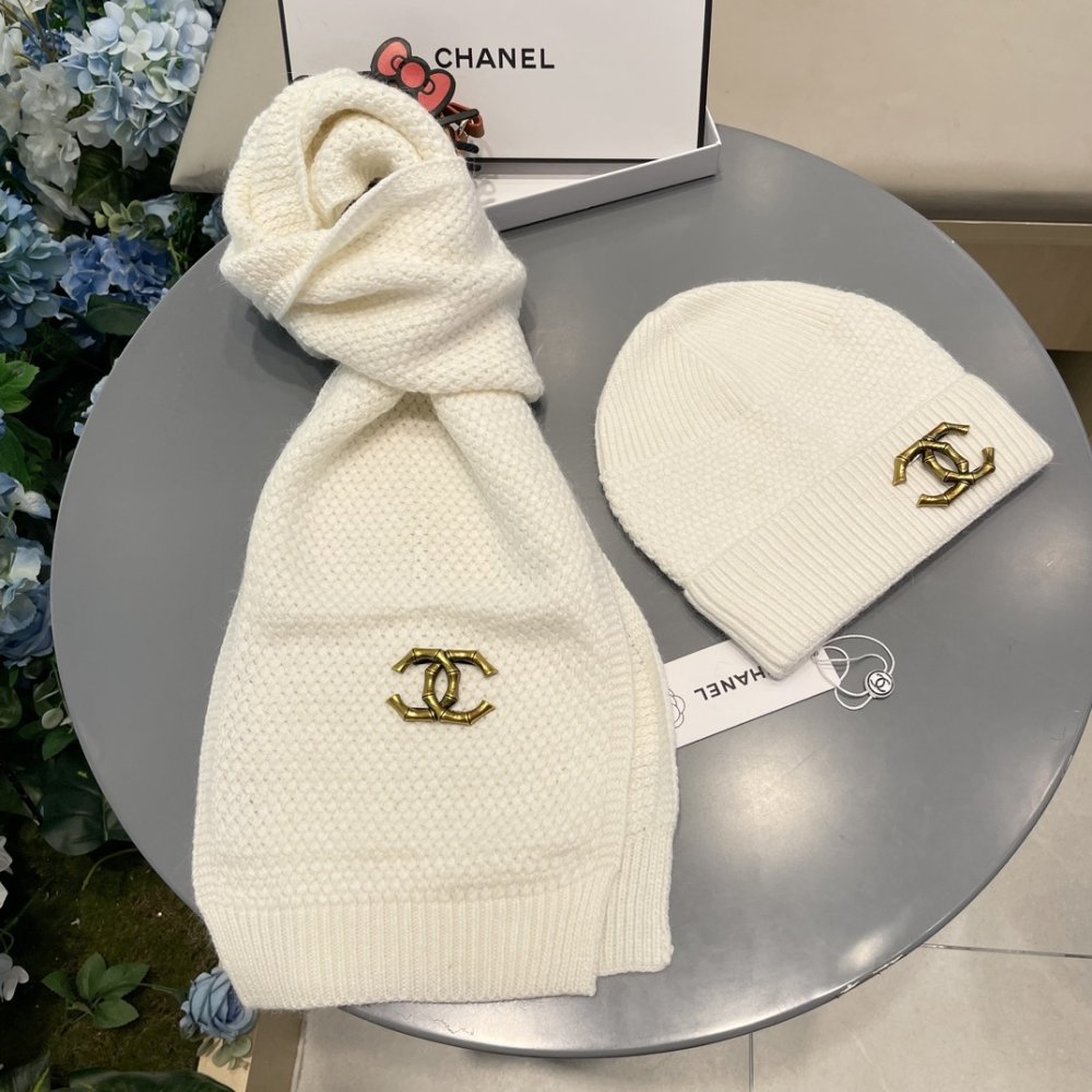 Комплект шерстяные шапка и шарф фото 6