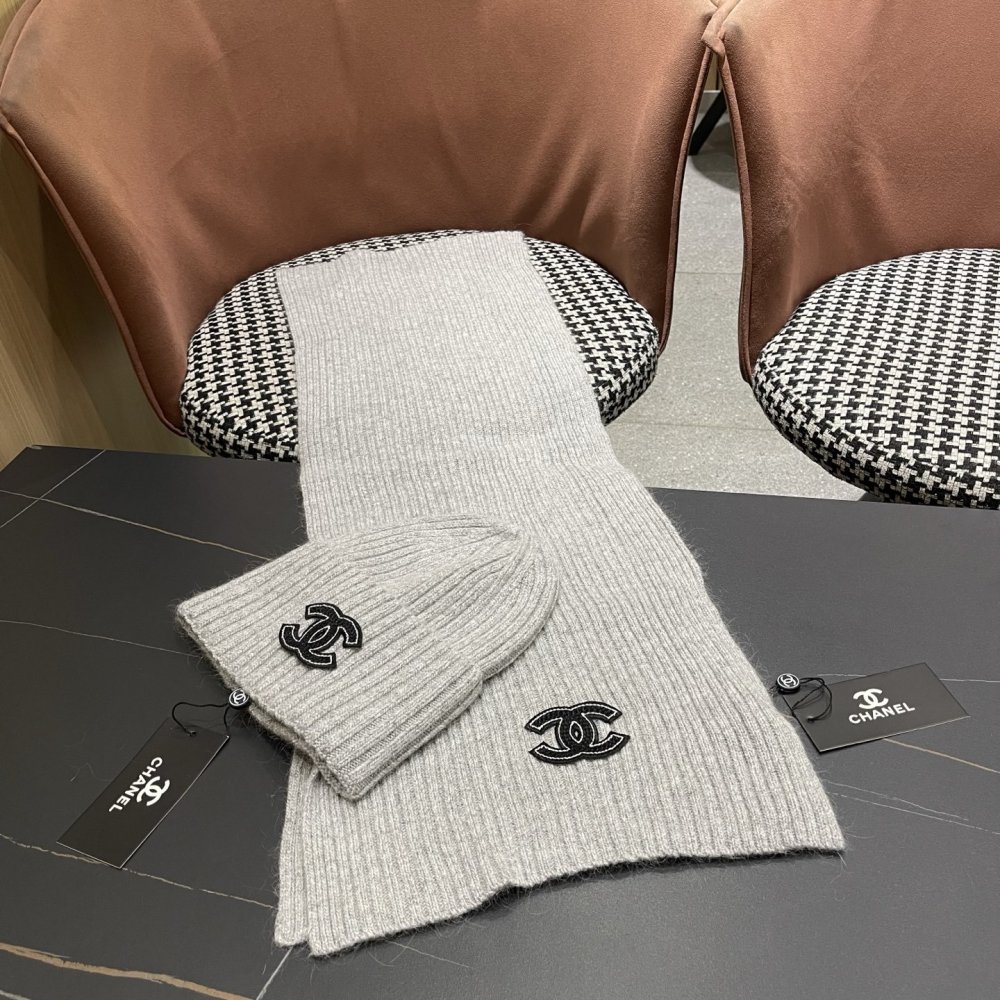 Комплект шерстяные шапка и шарф фото 6