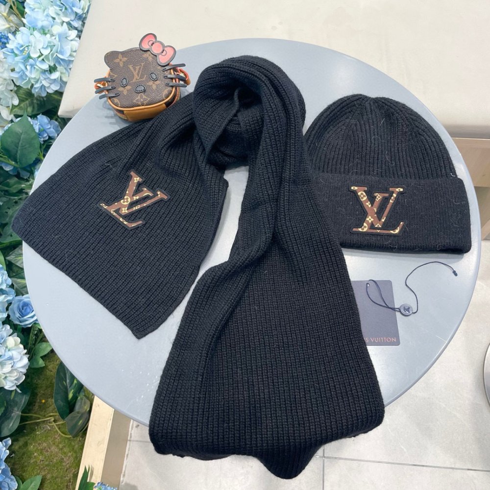 Комплект шерстяные шапка и шарф фото 6