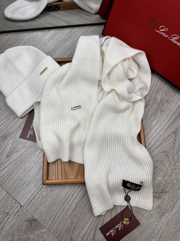 Комплект шерстяные шапка и шарф фото 6