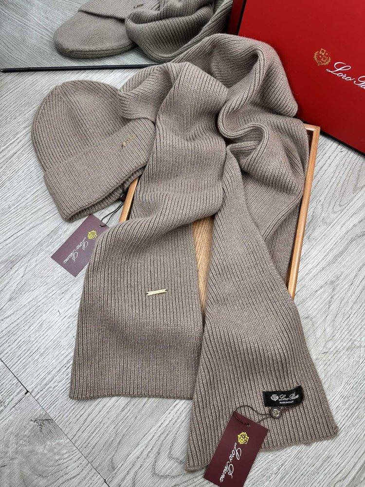 Комплект шерстяные шапка и шарф фото 6