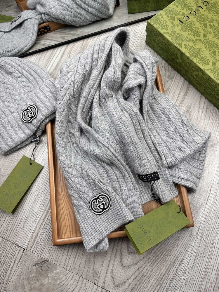 Комплект шерстяные шапка и шарф фото 6