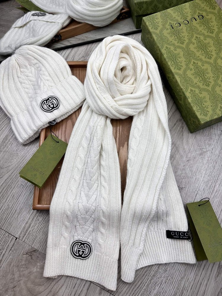 Комплект шерстяные шапка и шарф фото 6