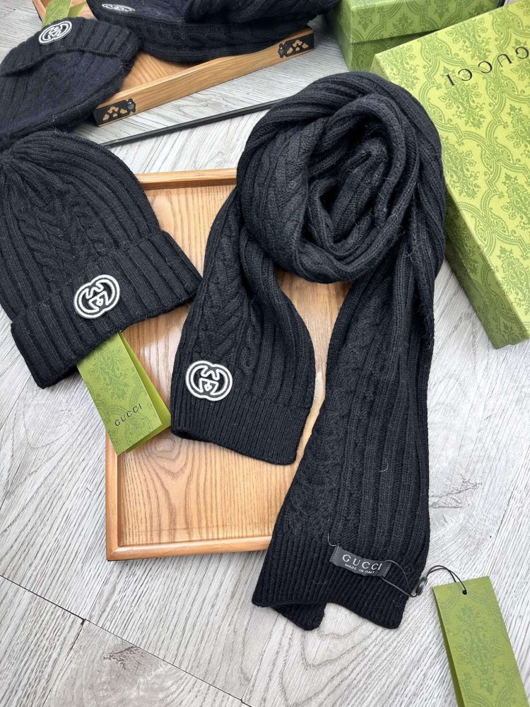 Комплект шерстяные шапка и шарф фото 6