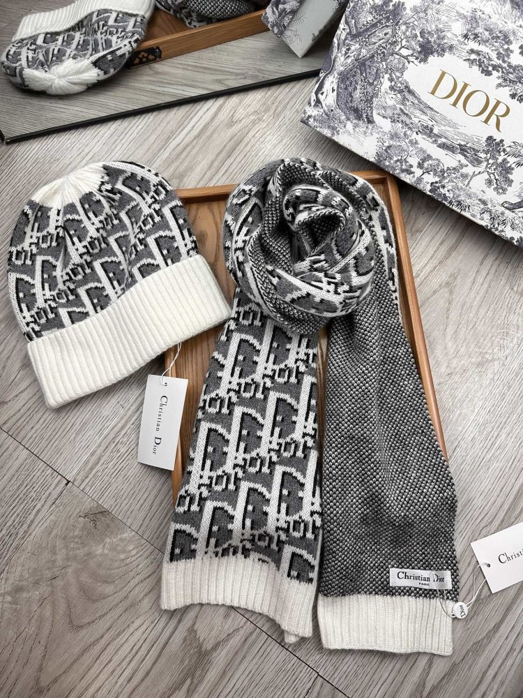 Комплект шерстяные шапка и шарф фото 6