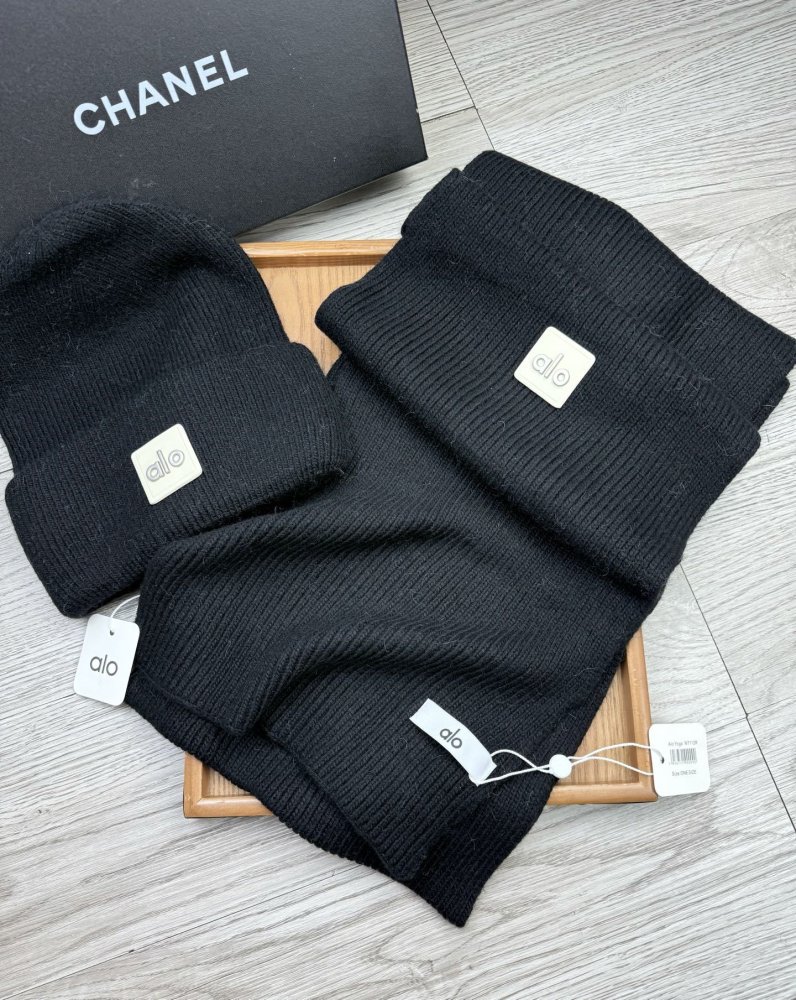 Комплект вовняні шапка і шарф фото 6