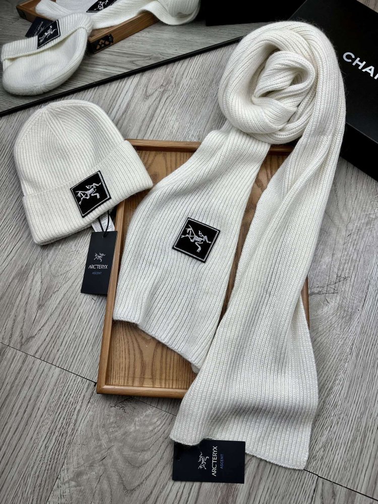 Комплект шерстяные шапка и шарф фото 7