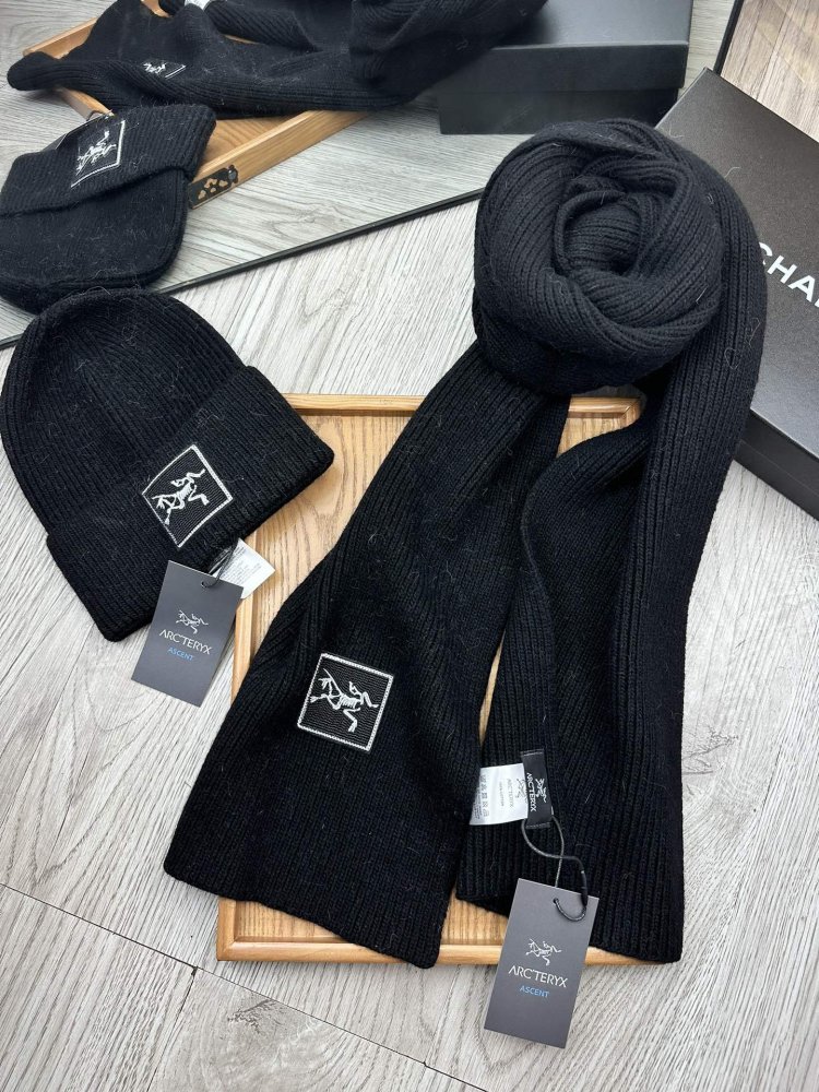 Комплект шерстяные шапка и шарф фото 7