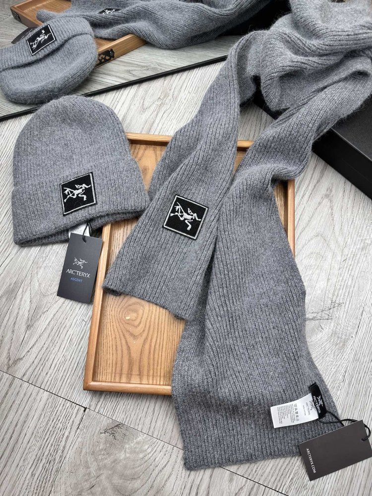 Комплект шерстяные шапка и шарф фото 7