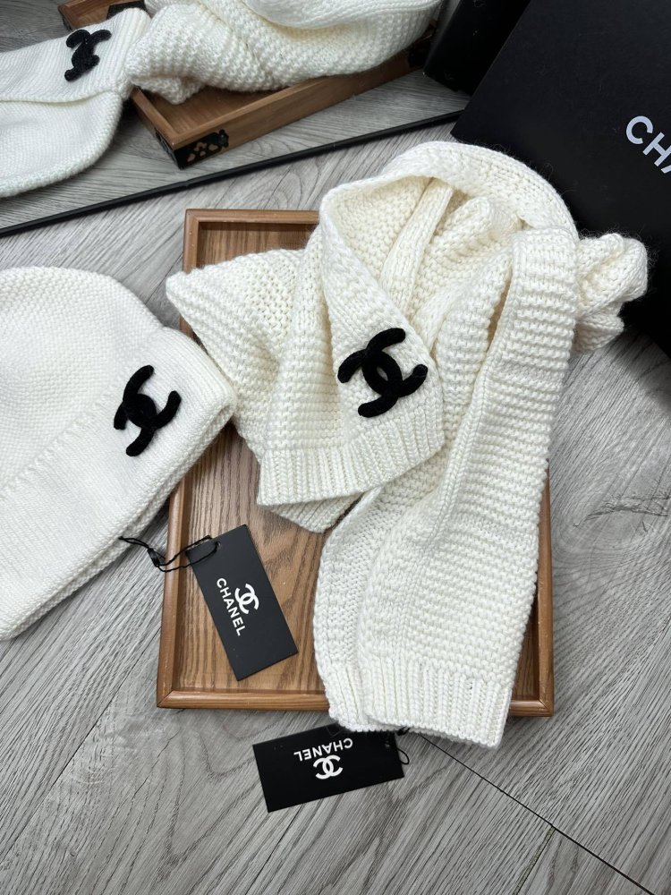 Комплект шерстяные шапка и шарф фото 7