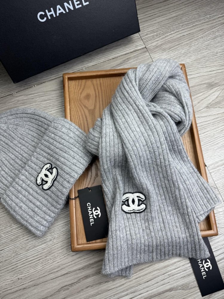 Комплект шерстяные шапка и шарф фото 7