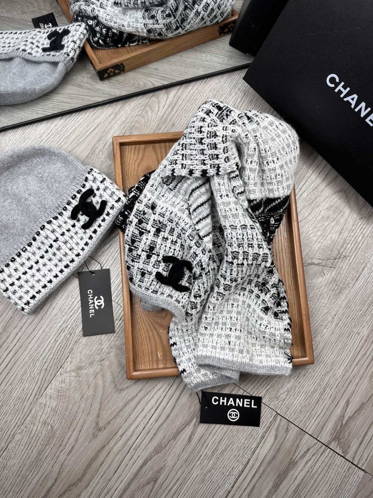 Комплект шерстяные шапка и шарф фото 7