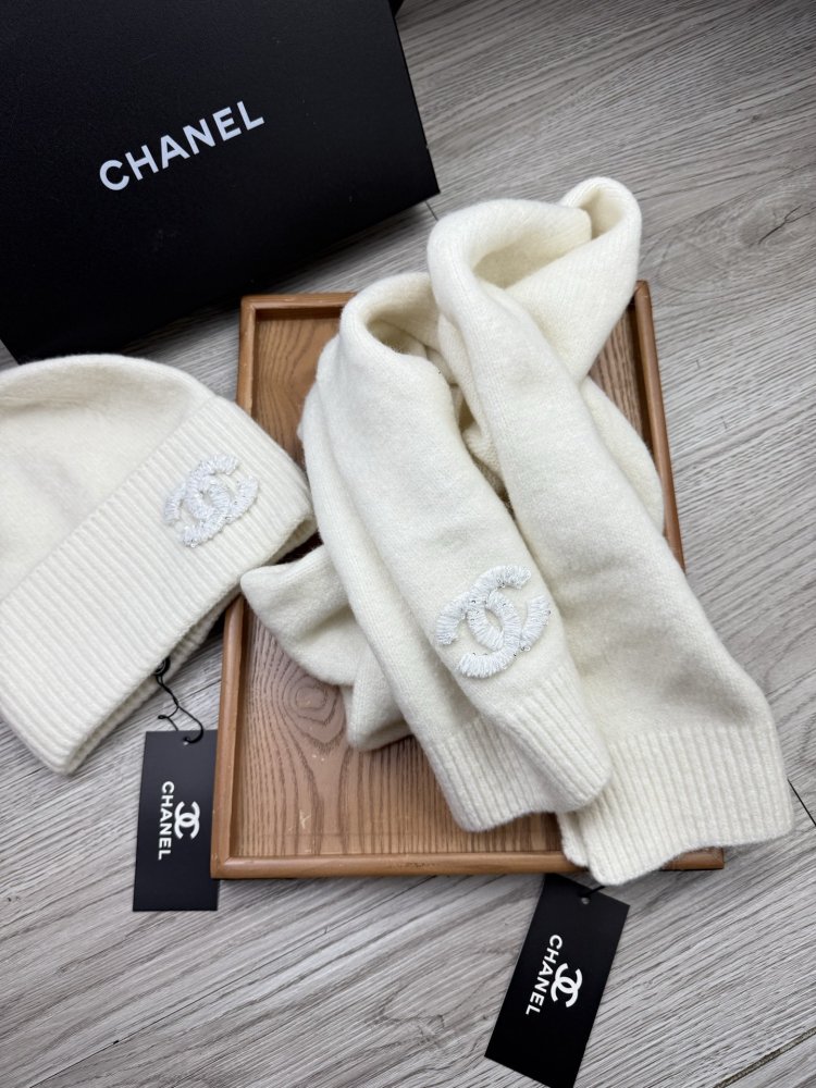 Комплект шерстяные шапка и шарф фото 7