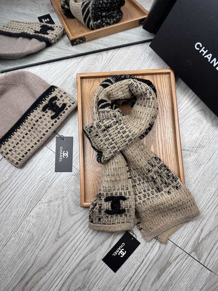 Комплект шерстяные шапка и шарф фото 7