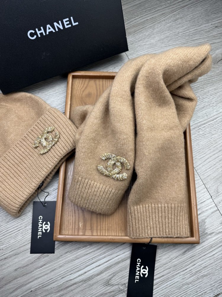 Комплект шерстяные шапка и шарф фото 7