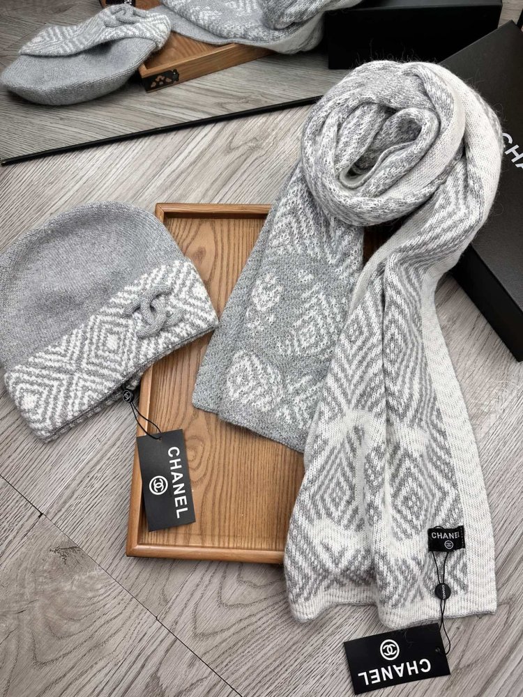 Комплект шерстяные шапка и шарф фото 7