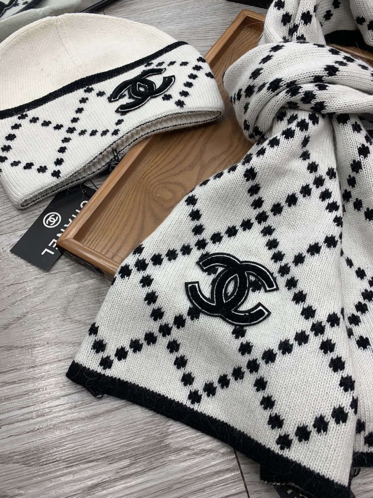 Комплект шерстяные шапка и шарф фото 7