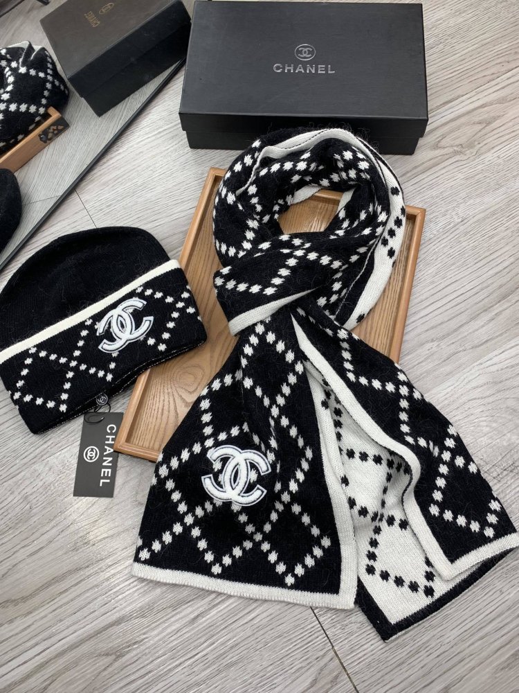 Комплект шерстяные шапка и шарф фото 7