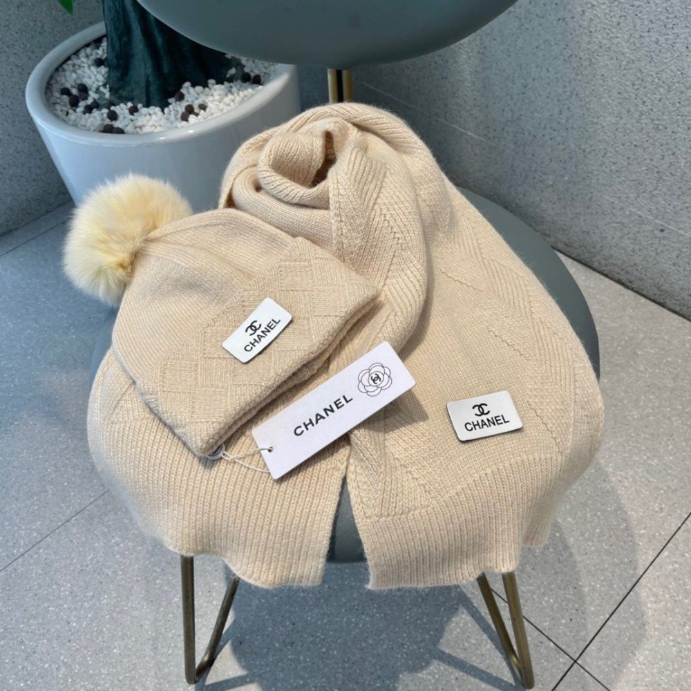 Комплект шерстяные шапка и шарф фото 7