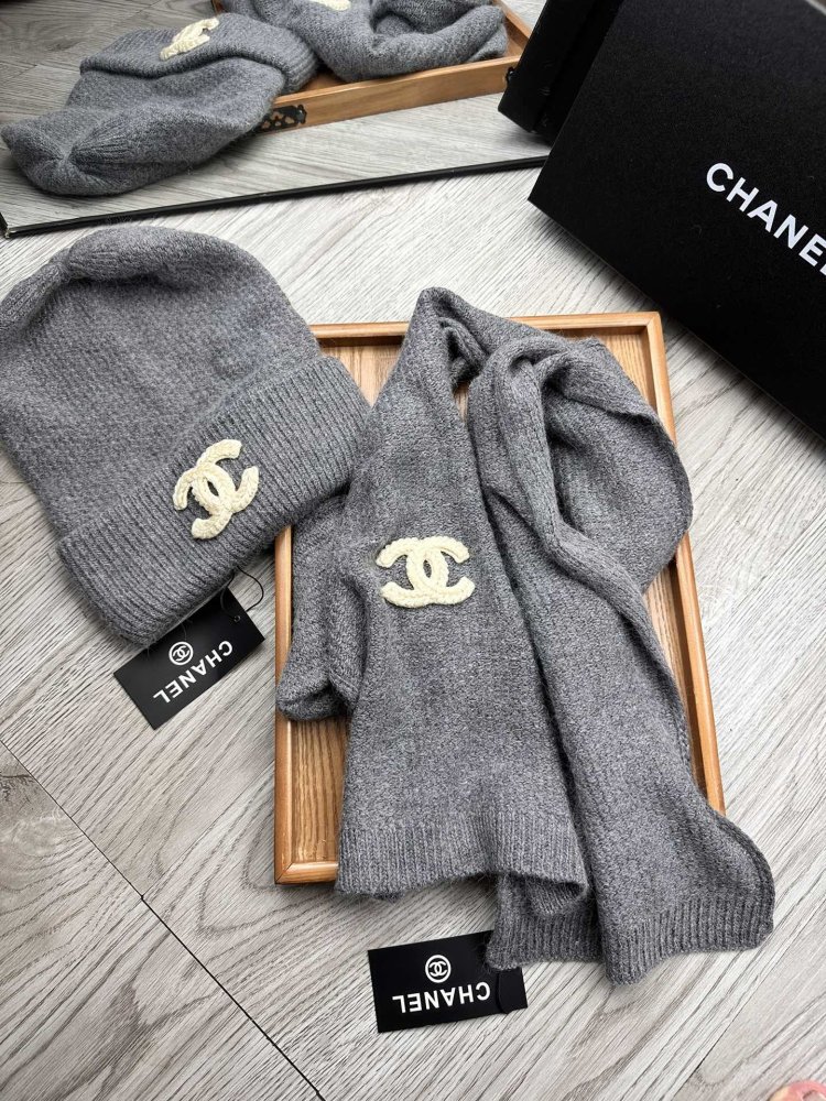 Комплект шерстяные шапка и шарф фото 7