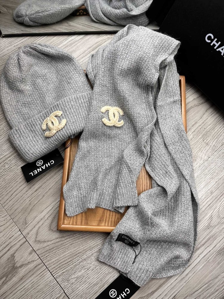 Комплект шерстяные шапка и шарф фото 7