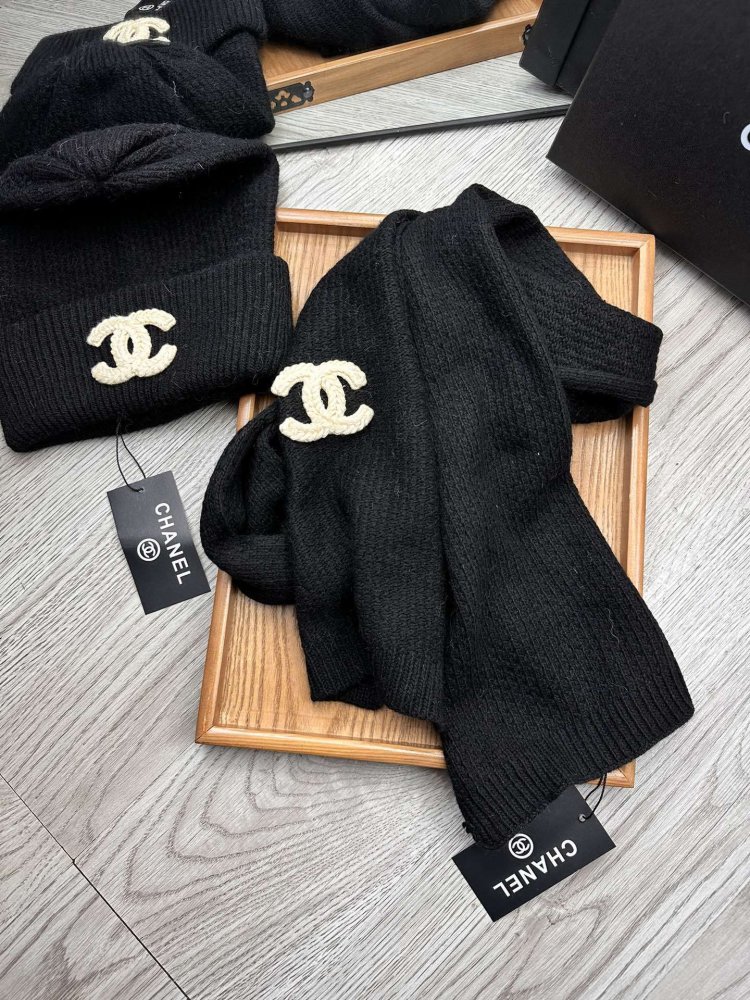 Комплект шерстяные шапка и шарф фото 7