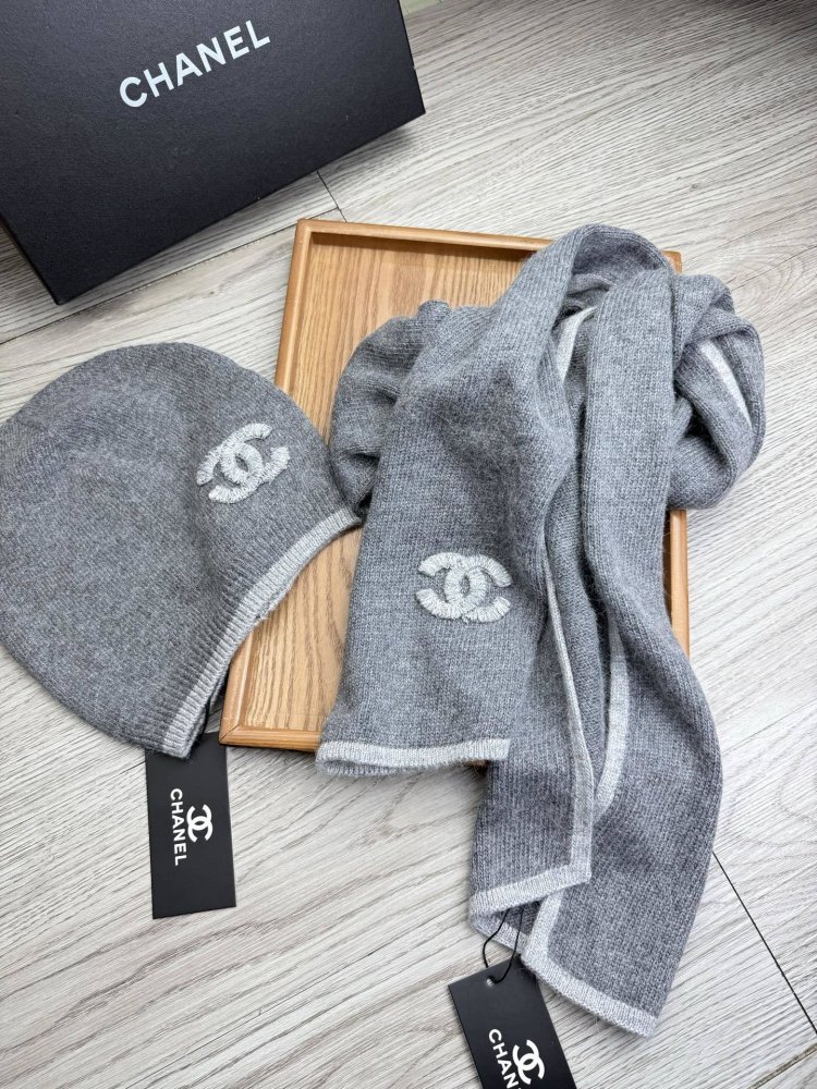 Комплект шерстяные шапка и шарф фото 7