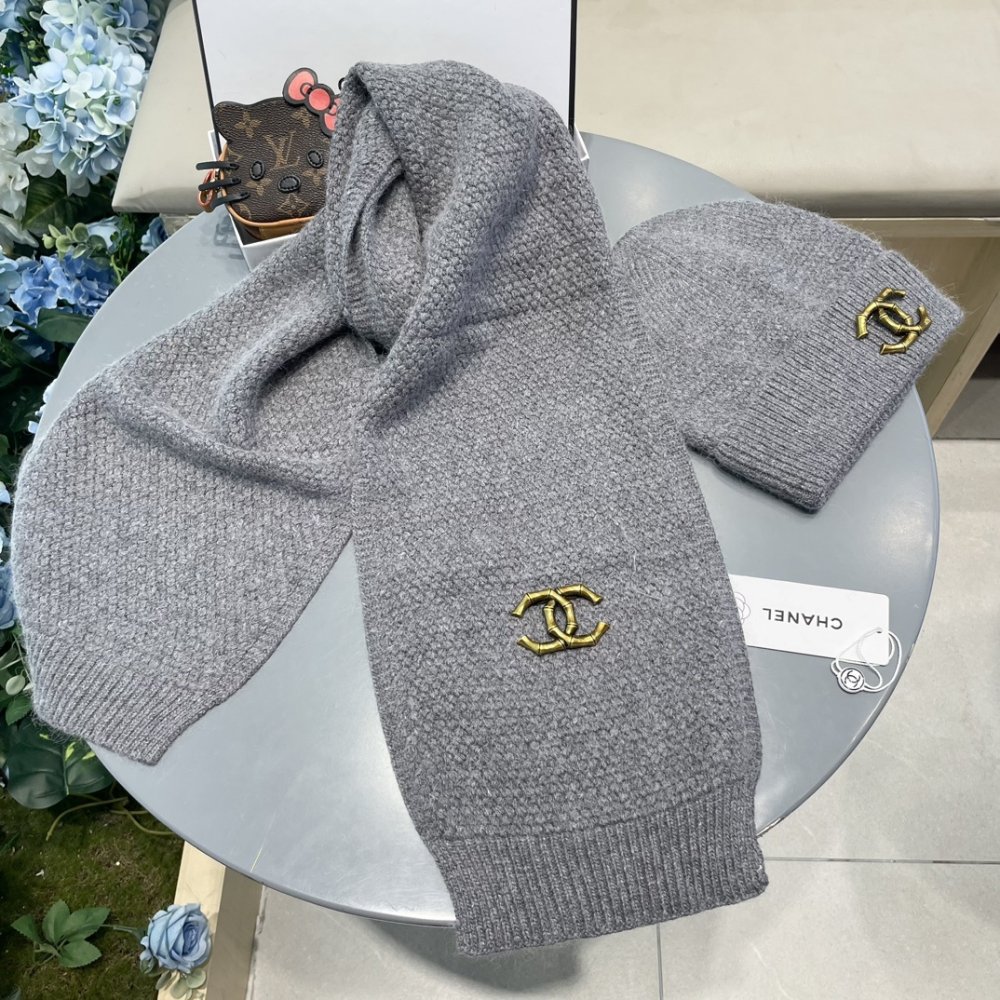 Комплект шерстяные шапка и шарф фото 7