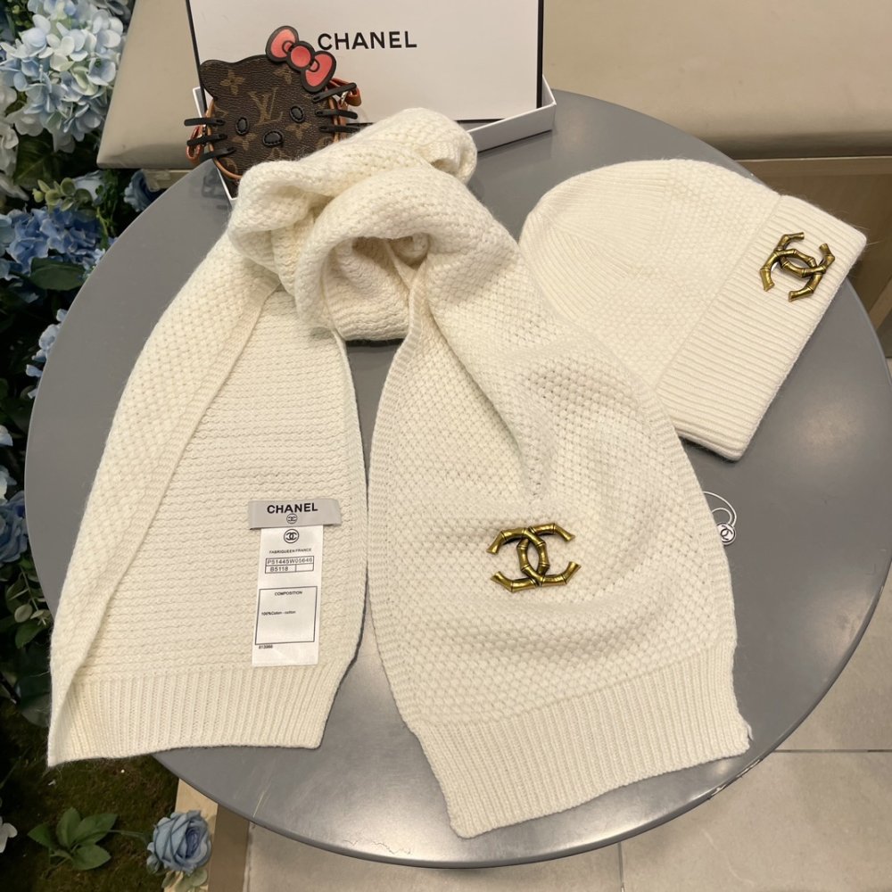 Комплект шерстяные шапка и шарф фото 7