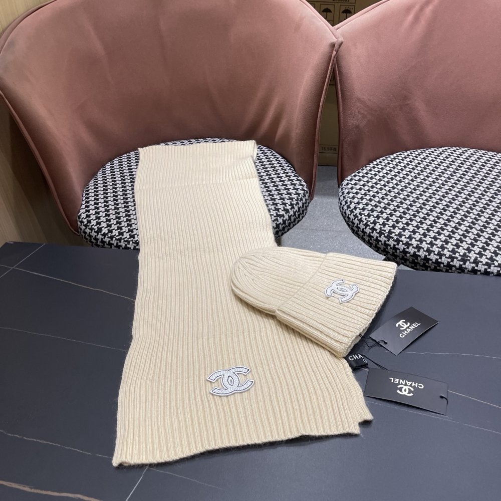 Комплект шерстяные шапка и шарф фото 7