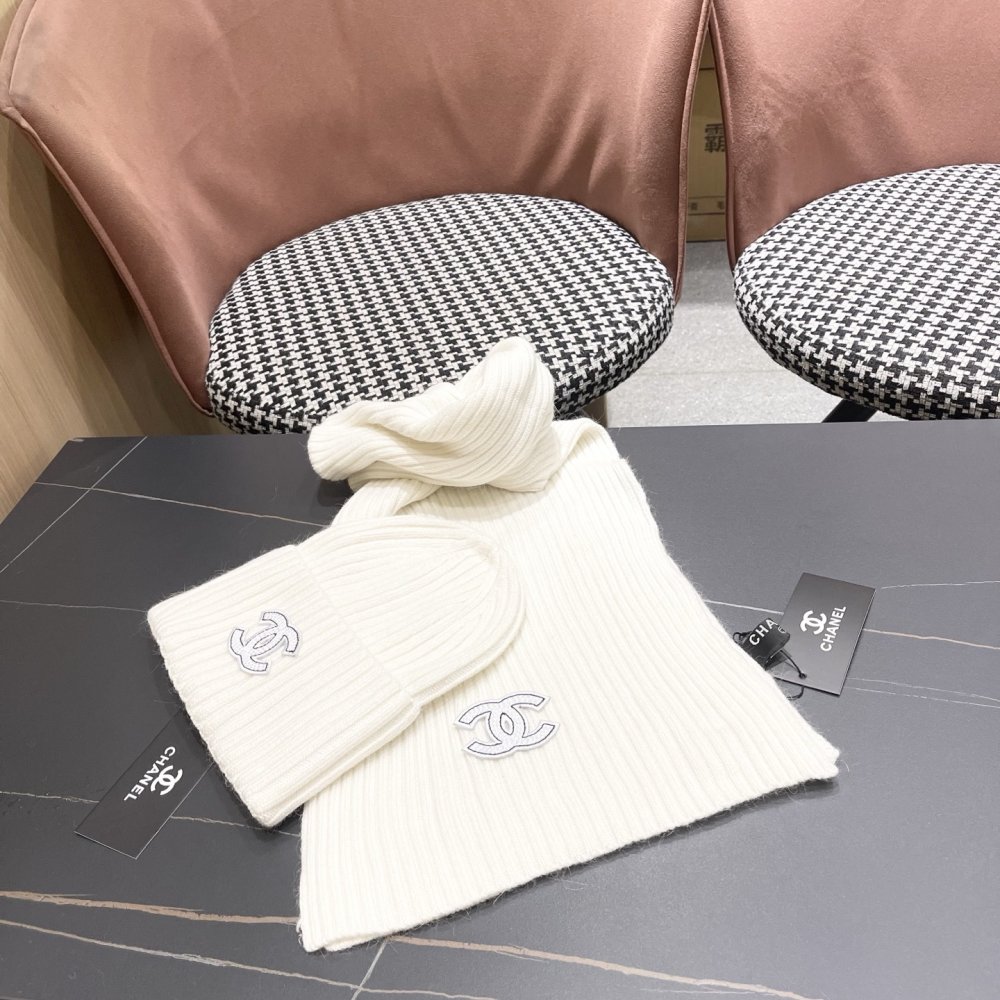 Комплект шерстяные шапка и шарф фото 7