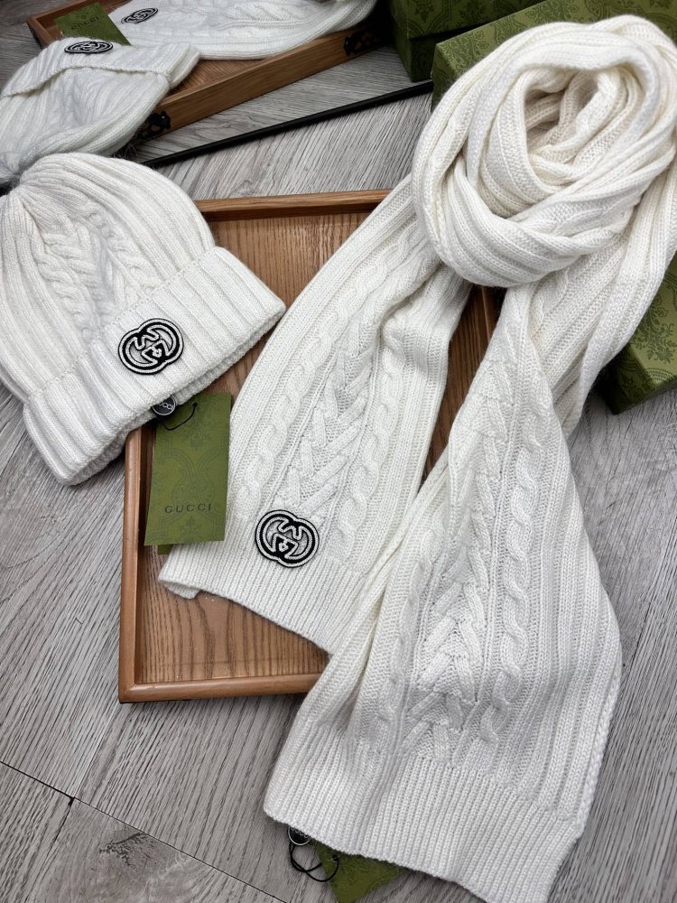 Комплект шерстяные шапка и шарф фото 7