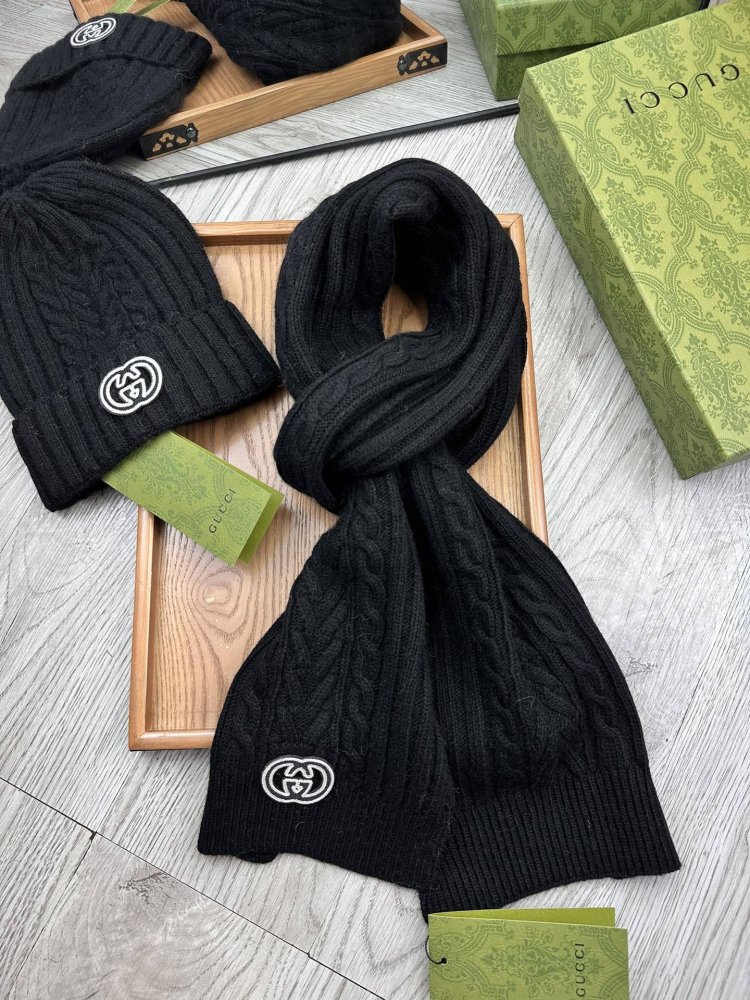 Комплект шерстяные шапка и шарф фото 7