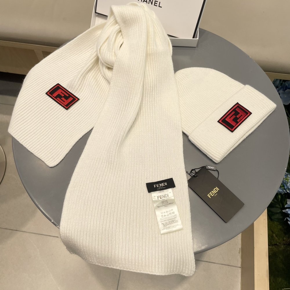 Комплект шерстяные шапка и шарф фото 7