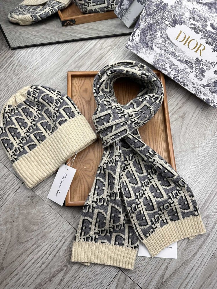 Комплект шерстяные шапка и шарф фото 7