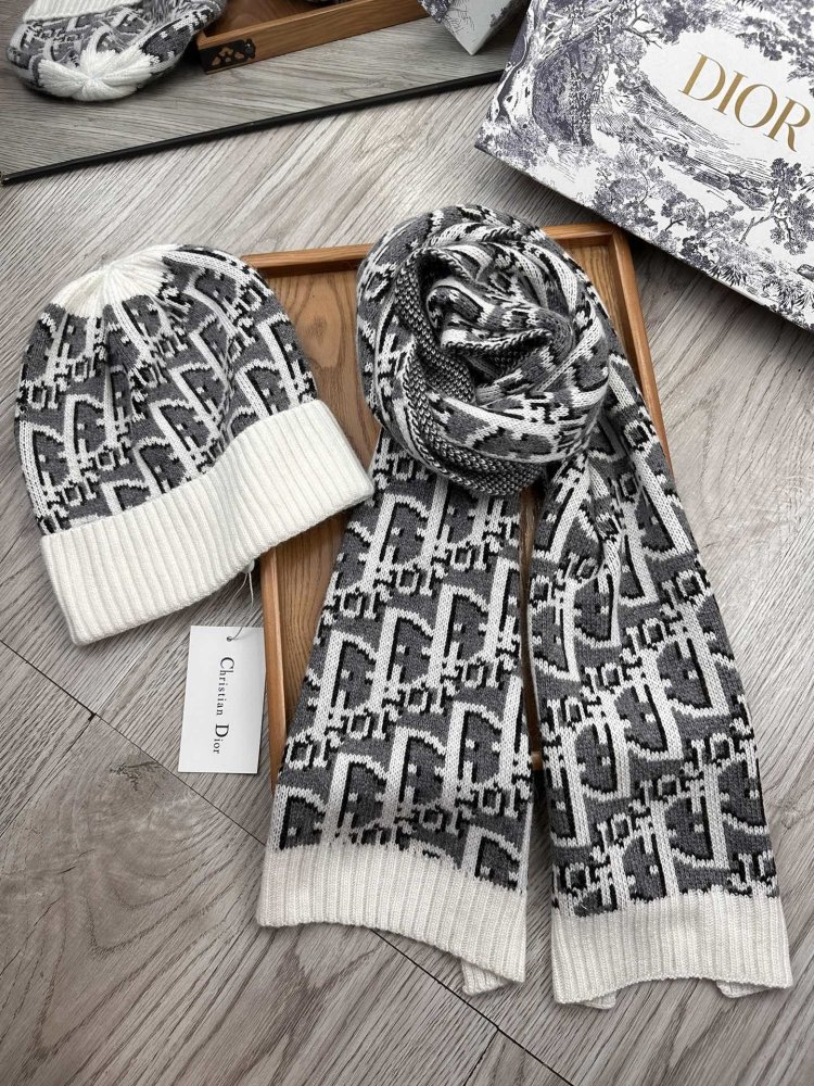 Комплект шерстяные шапка и шарф фото 7