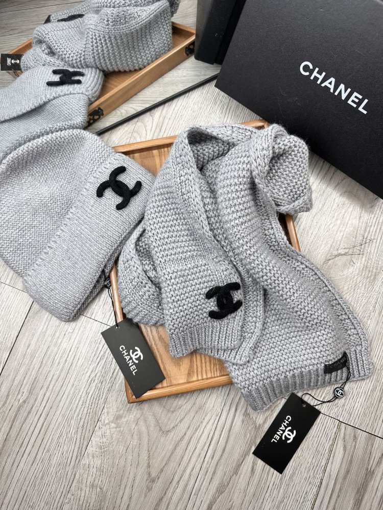 Комплект шерстяные шапка и шарф фото 8