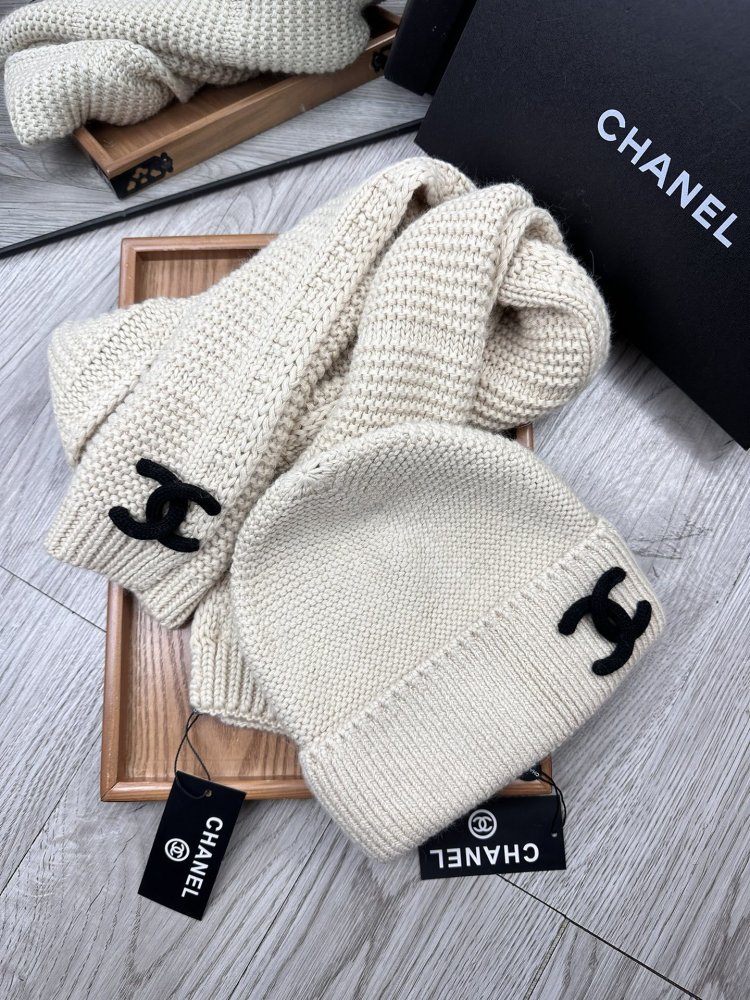 Комплект шерстяные шапка и шарф фото 8