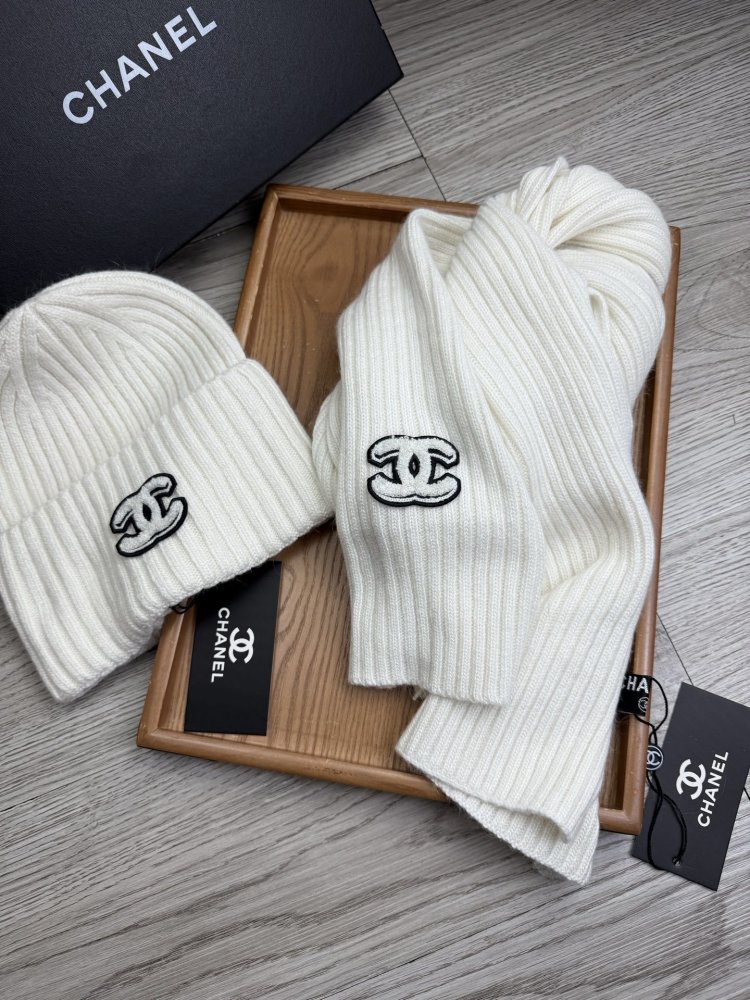 Комплект шерстяные шапка и шарф фото 8