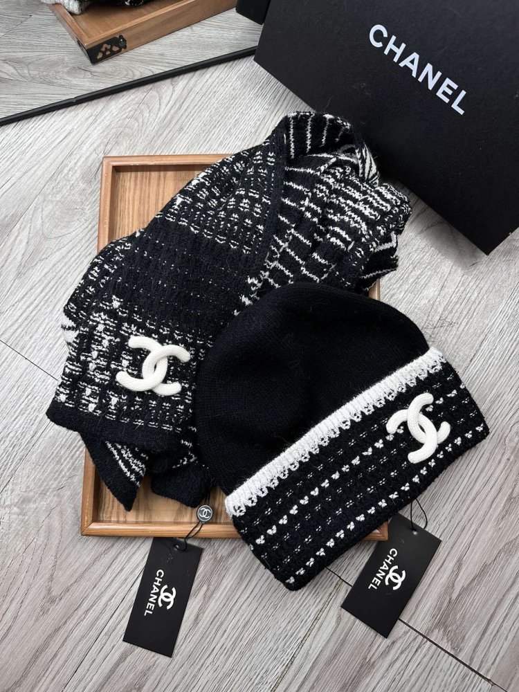 Комплект шерстяные шапка и шарф фото 8