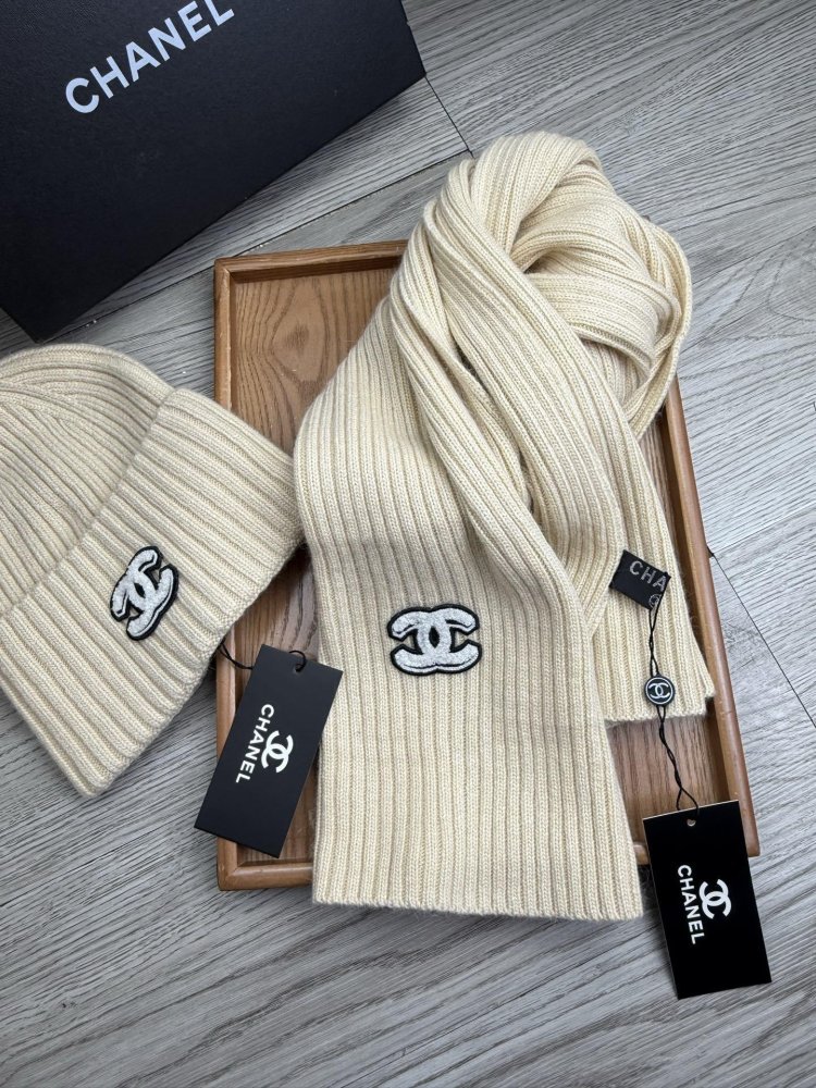 Комплект шерстяные шапка и шарф фото 8