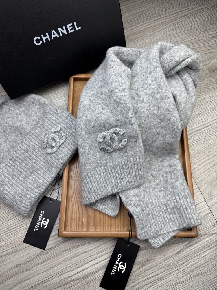 Комплект шерстяные шапка и шарф фото 8